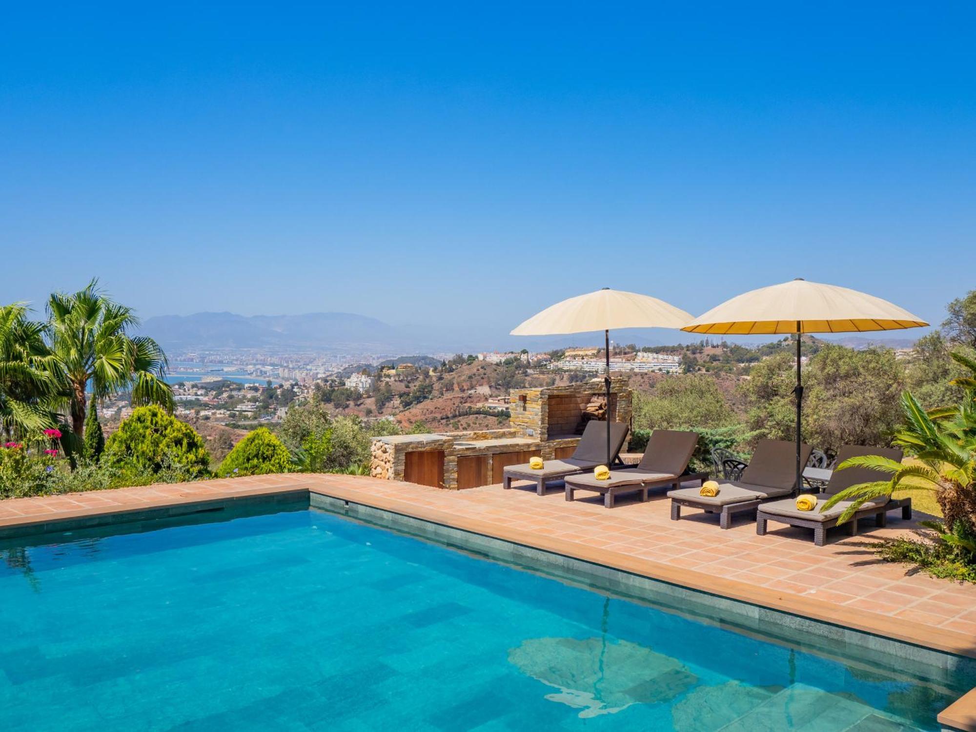 Cubo'S Mountain Bayview Luxury Villa Malaga Ngoại thất bức ảnh
