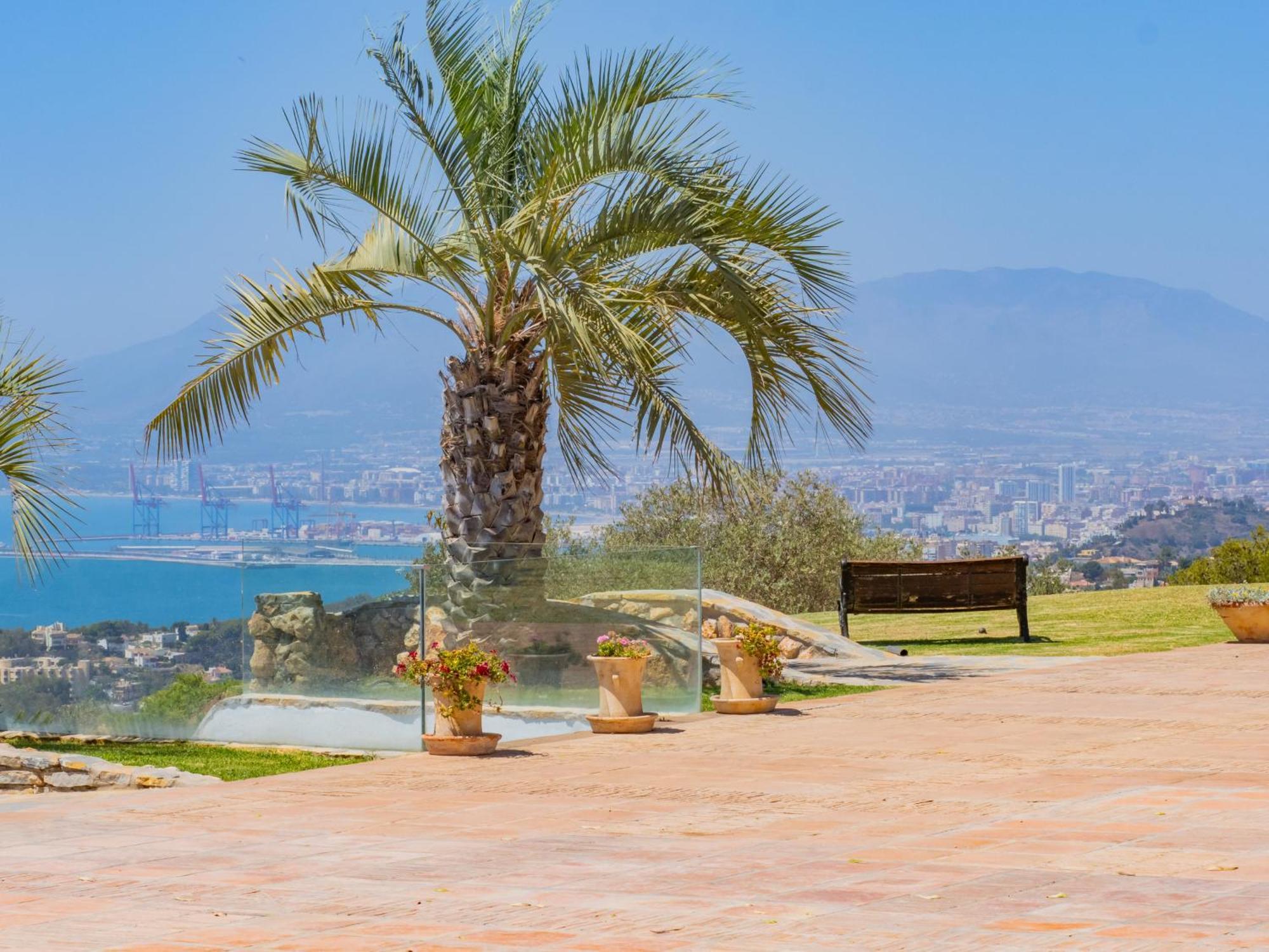 Cubo'S Mountain Bayview Luxury Villa Malaga Ngoại thất bức ảnh